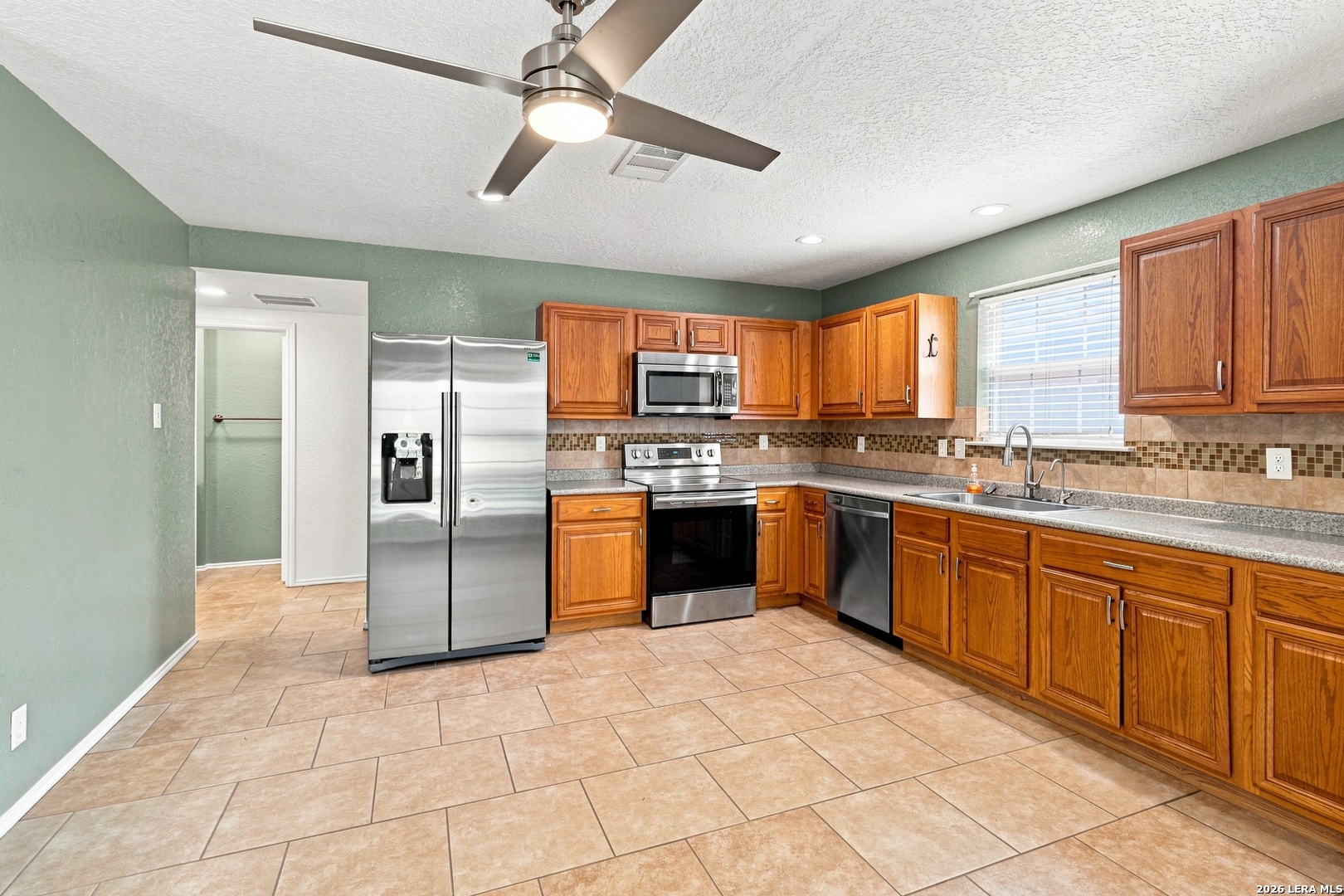 6711 Elmwood Crest Live Oak TX 78233