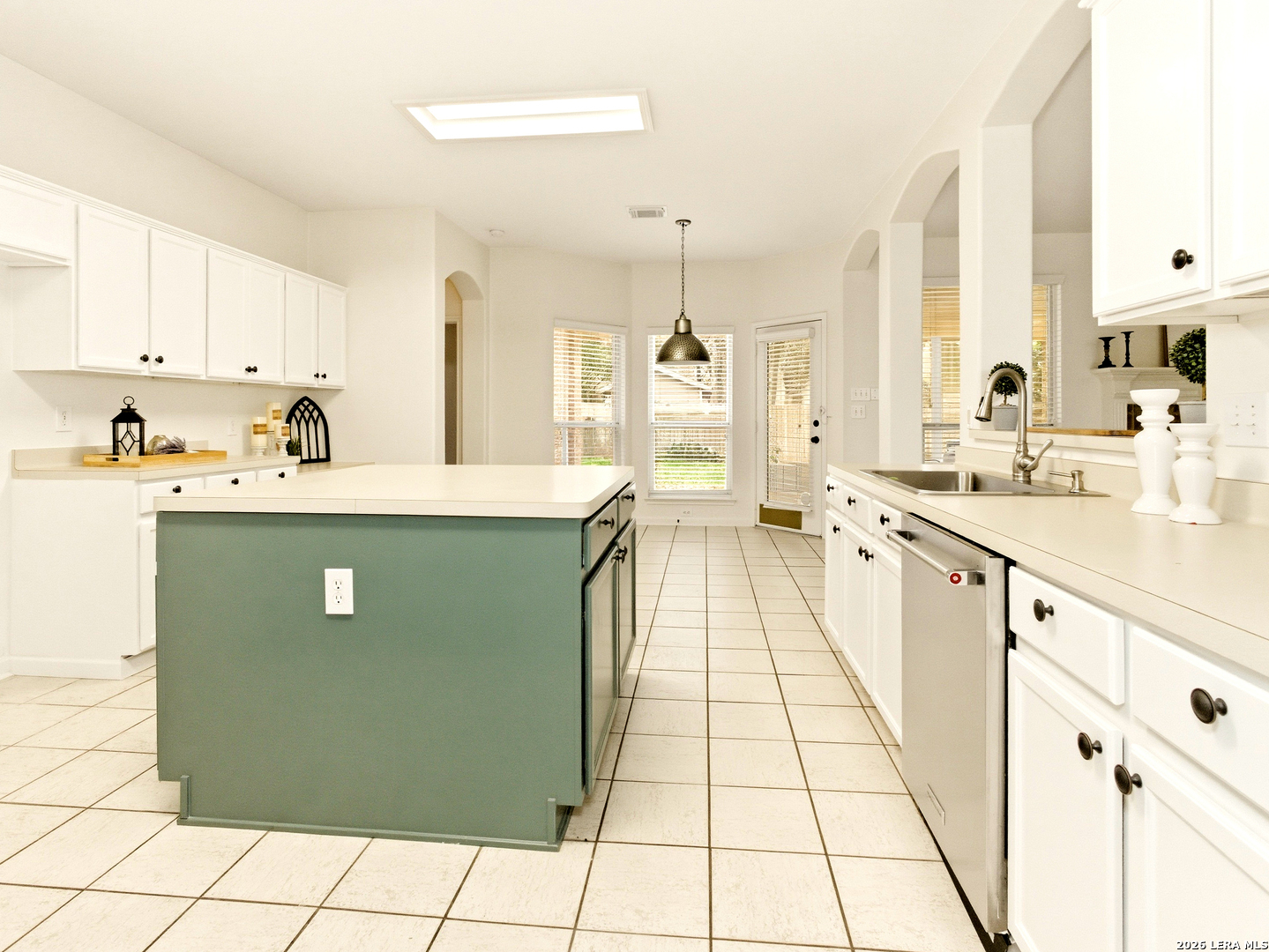 119 Baythorne Universal City TX 78148