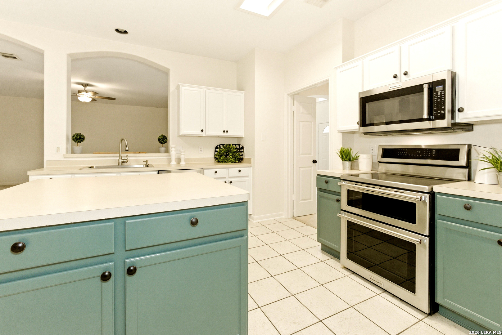 119 Baythorne Universal City TX 78148