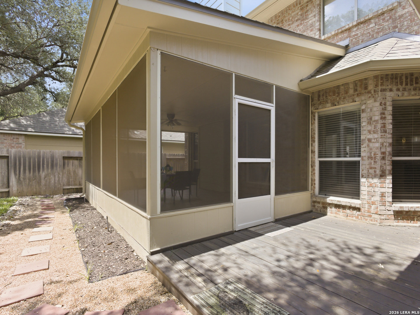 119 Baythorne Universal City TX 78148