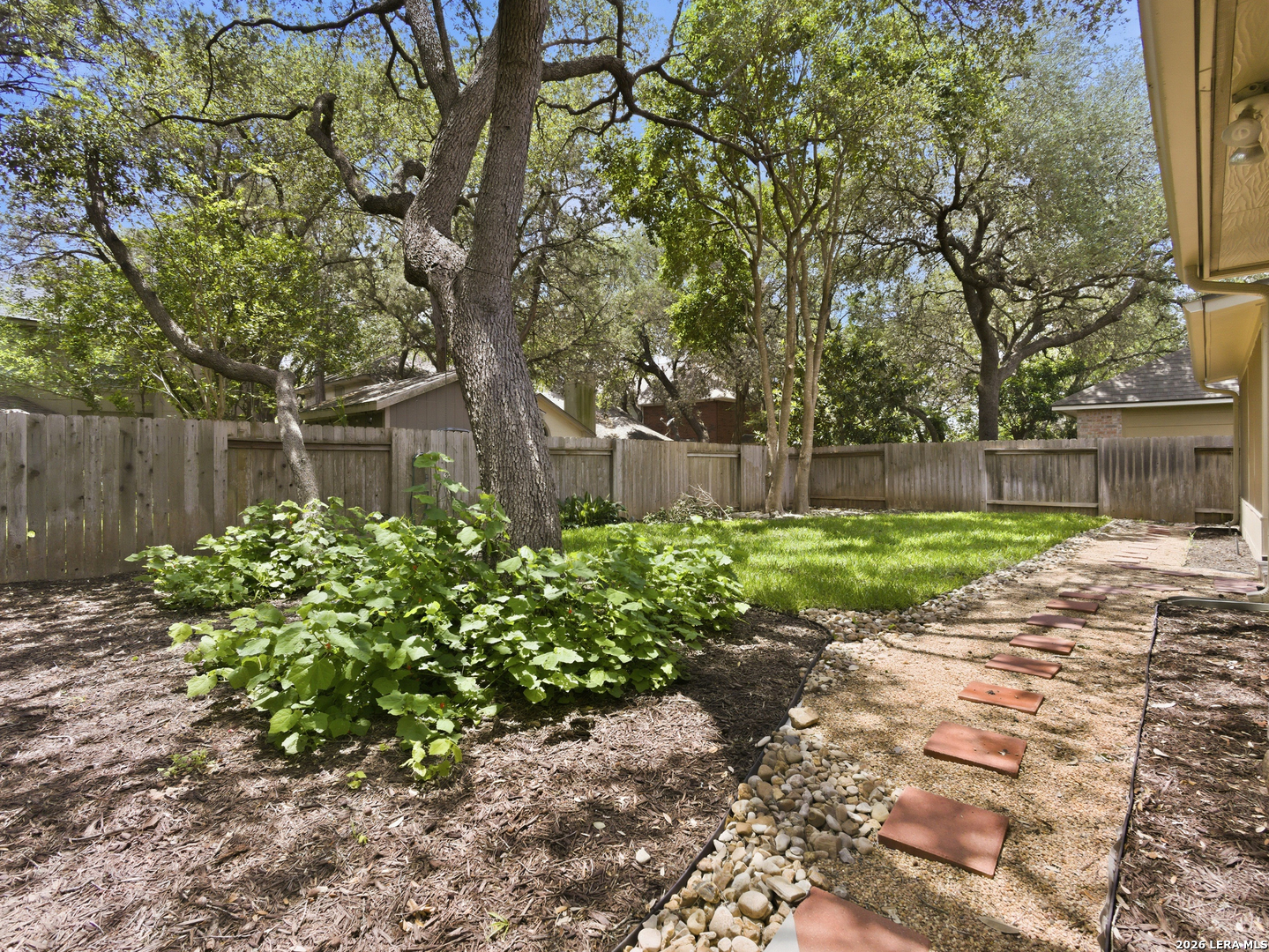 119 Baythorne Universal City TX 78148
