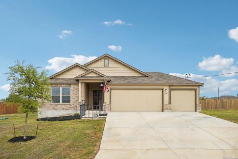 104 Pendleton Cove Floresville TX 78114