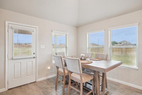 104 Pendleton Cove Floresville TX 78114