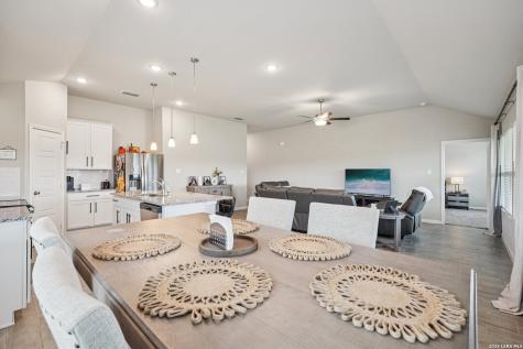 104 Pendleton Cove Floresville TX 78114