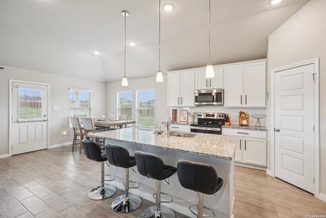 104 Pendleton Cove Floresville TX 78114