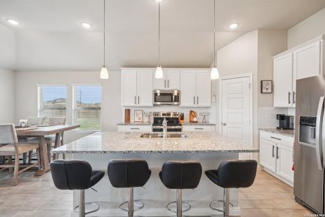 104 Pendleton Cove Floresville TX 78114