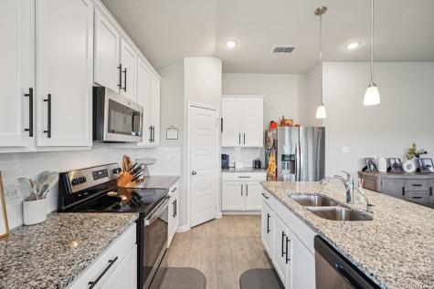 104 Pendleton Cove Floresville TX 78114