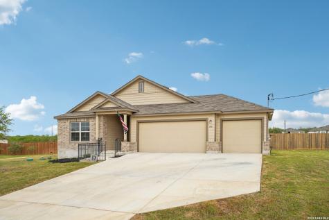 104 Pendleton Cove Floresville TX 78114