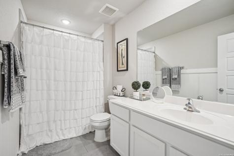 104 Pendleton Cove Floresville TX 78114