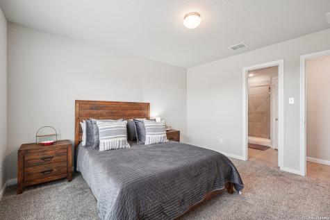 104 Pendleton Cove Floresville TX 78114