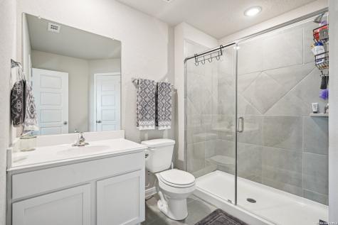 104 Pendleton Cove Floresville TX 78114