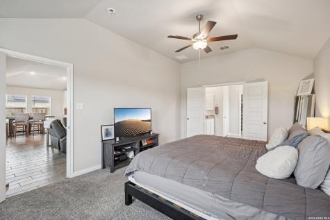104 Pendleton Cove Floresville TX 78114