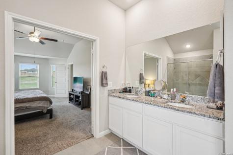 104 Pendleton Cove Floresville TX 78114