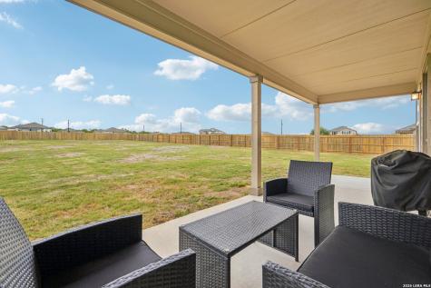 104 Pendleton Cove Floresville TX 78114