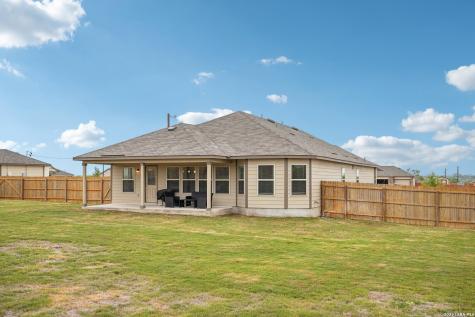 104 Pendleton Cove Floresville TX 78114