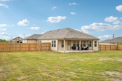 104 Pendleton Cove Floresville TX 78114