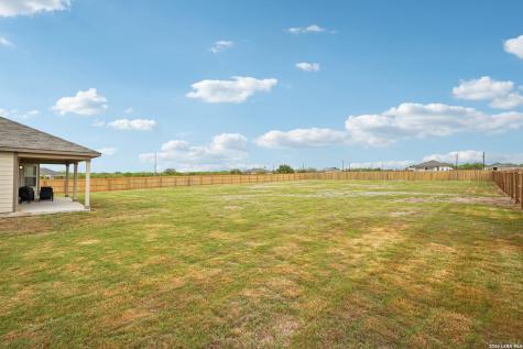 104 Pendleton Cove Floresville TX 78114