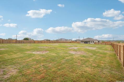 104 Pendleton Cove Floresville TX 78114