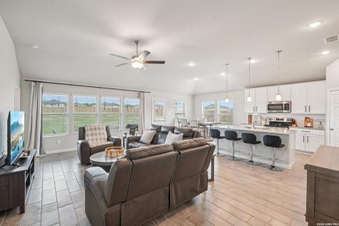 104 Pendleton Cove Floresville TX 78114