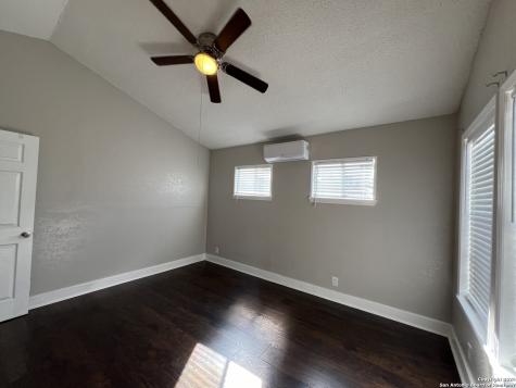 825 W Russell Place San Antonio TX 78212