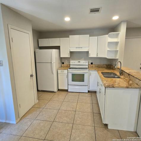5209 Meadow Field San Antonio TX 78250