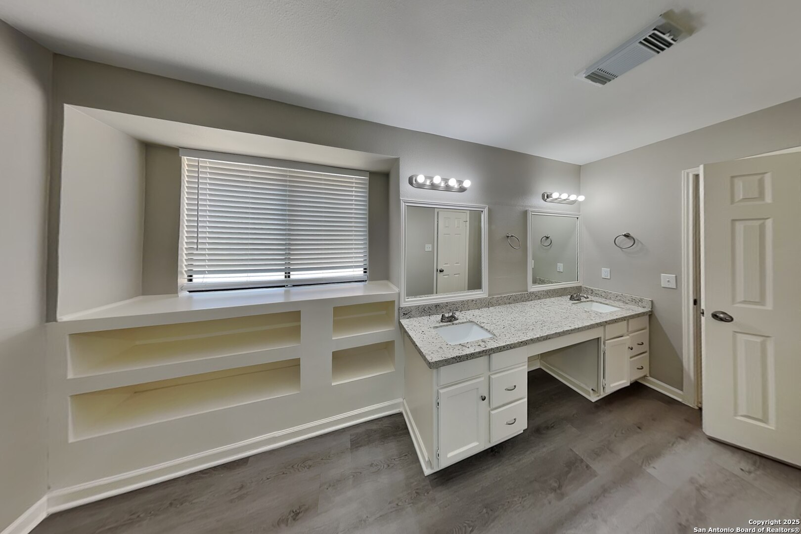 9122 Autumn Storm San Antonio TX 78254