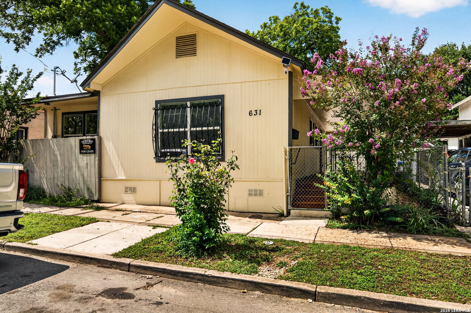 631 E Mistletoe San Antonio TX 78212