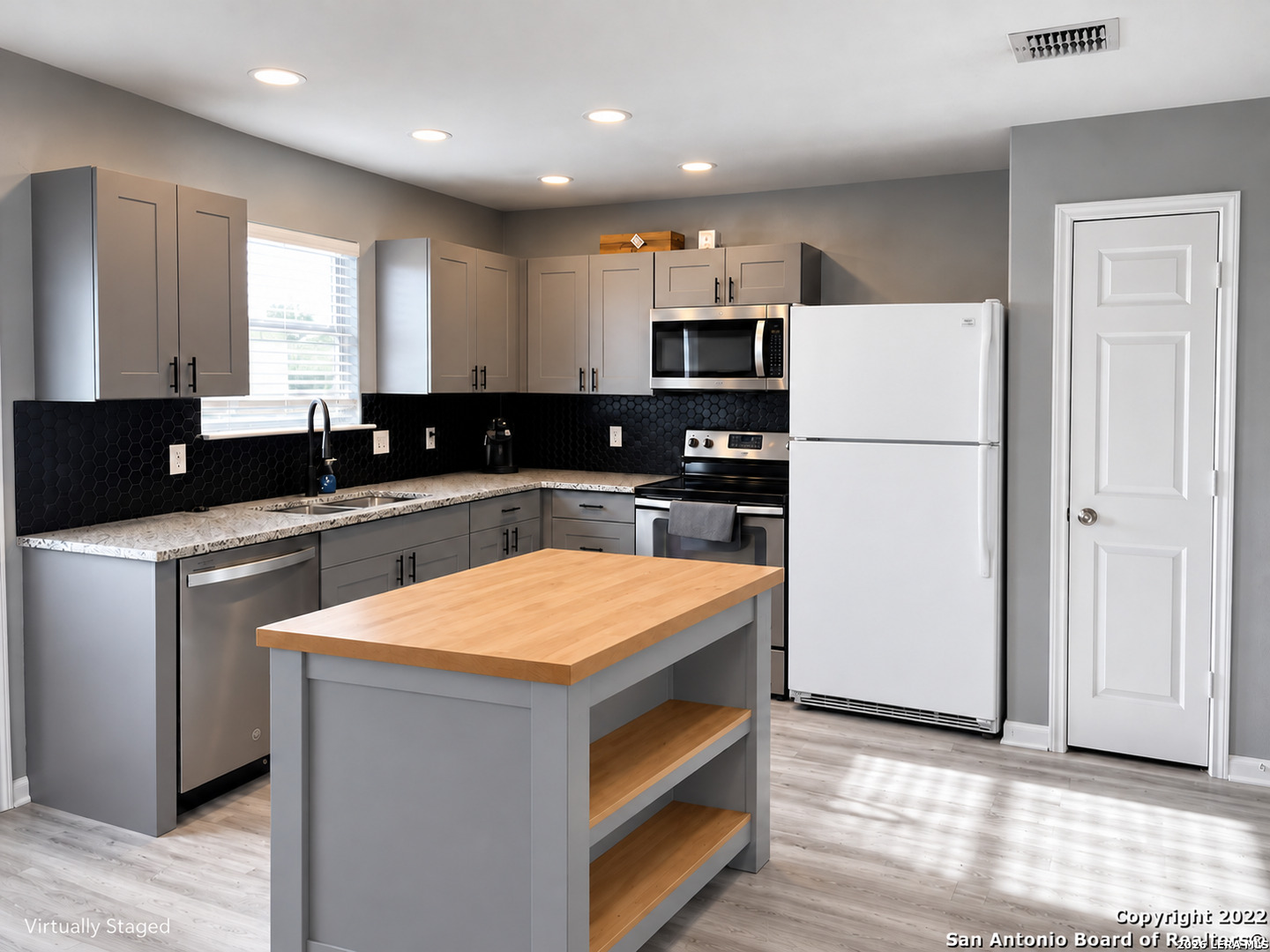 5923 Fox Canyon San Antonio TX 78252