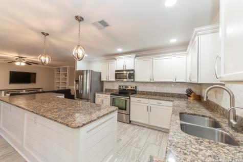2961 White Pine Drive Schertz TX 78154