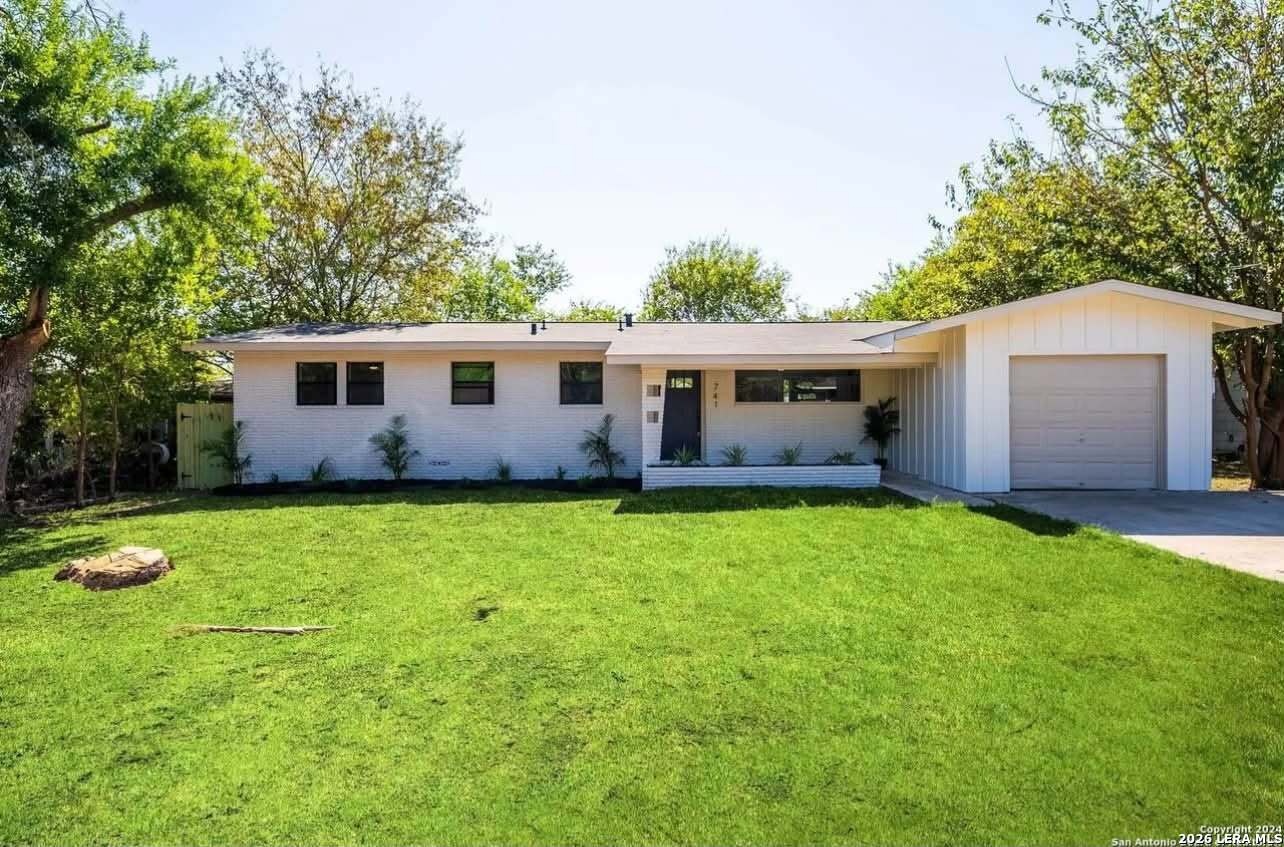 741 Perryman Street New Braunfels TX 78130