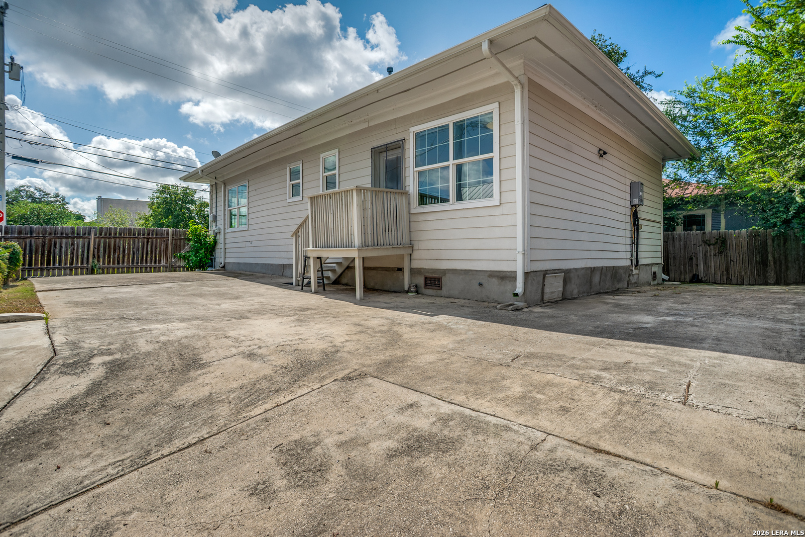 2219 N Flores Street San Antonio TX 78212