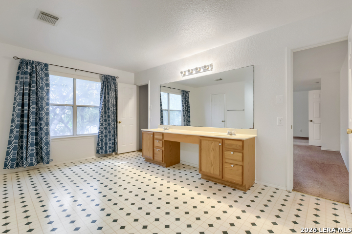 11208 Forest Pass Live Oak TX 78233
