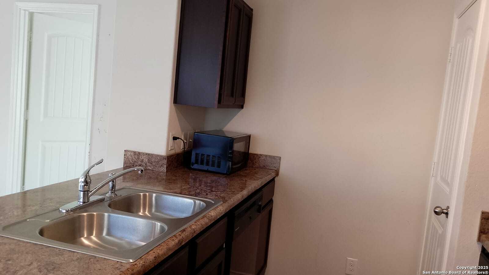 5935 Kendall Cove San Antonio TX 78244