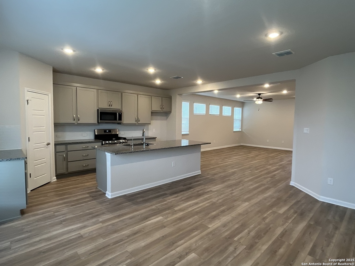 8234 Sunrise Glen Schertz TX 78154