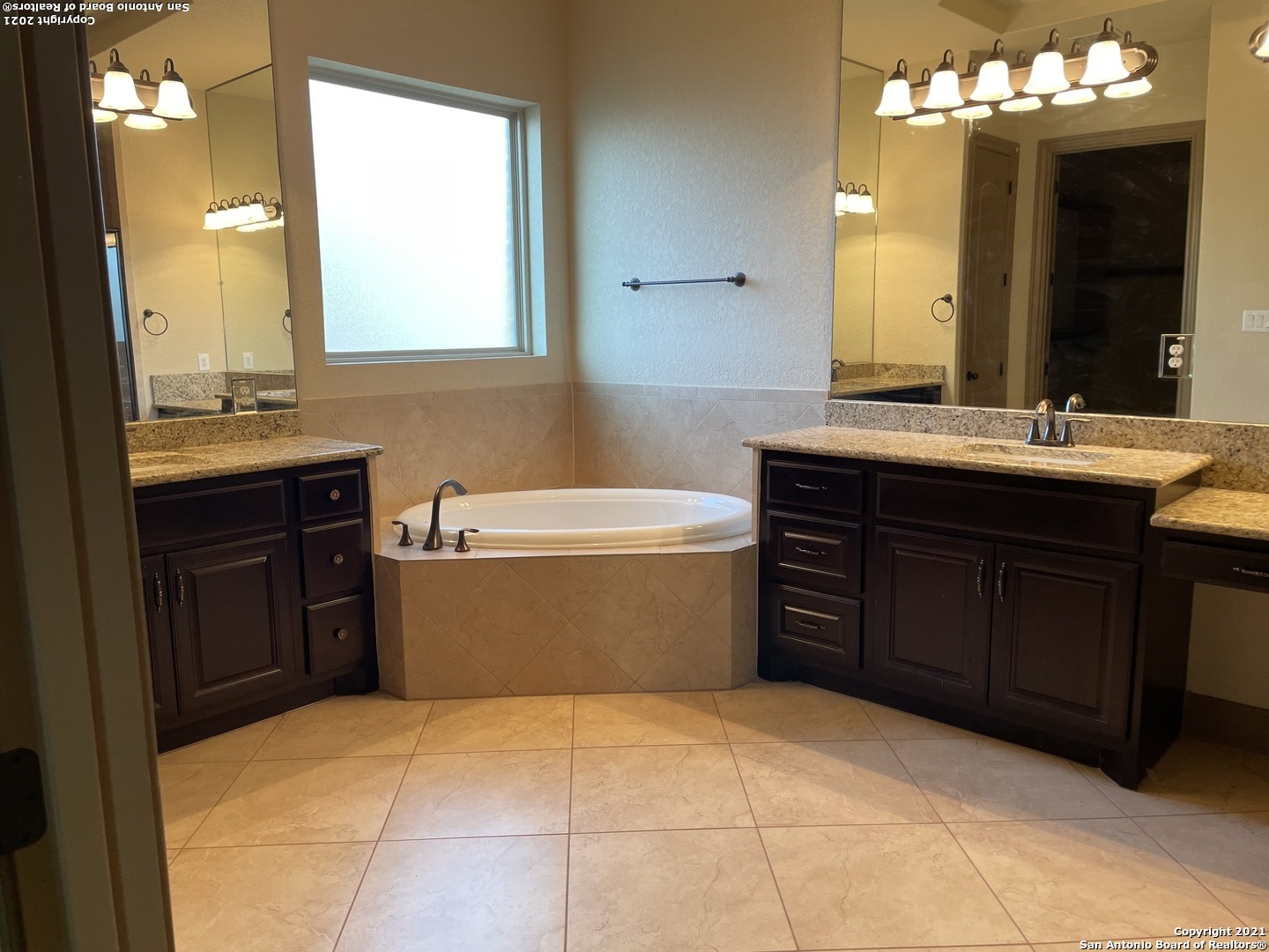 5923 Dewdrop Lane Converse TX 78109