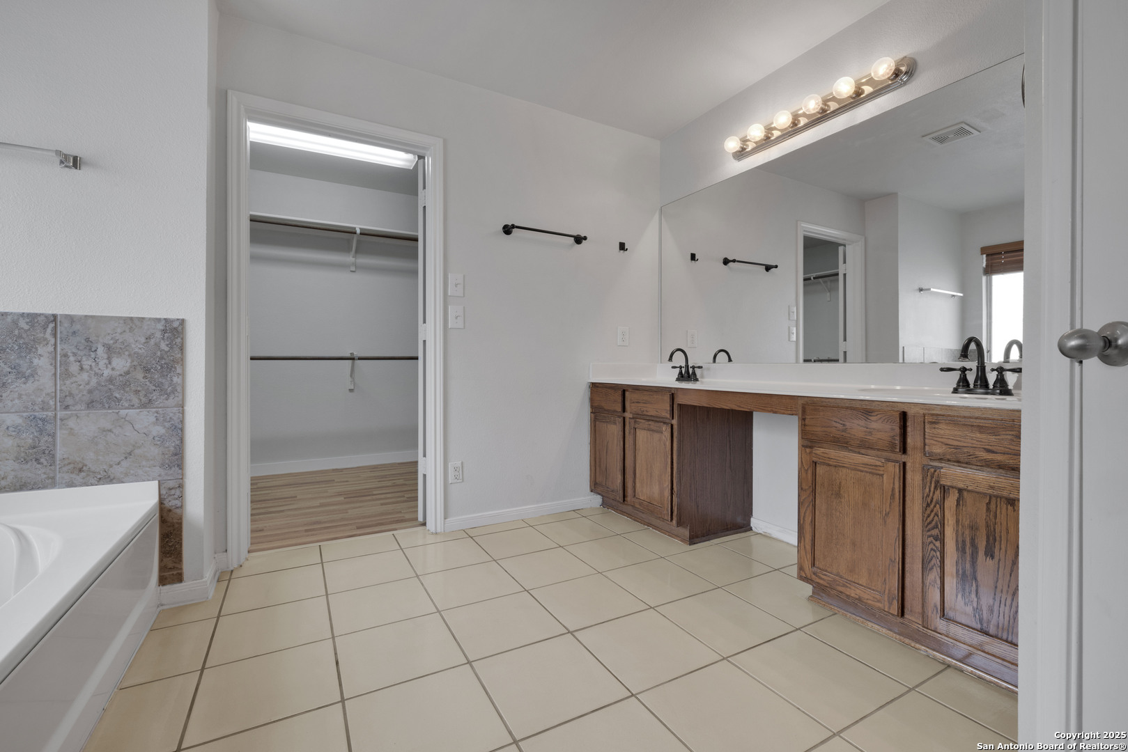 136 Brook Shire Cibolo TX 78108