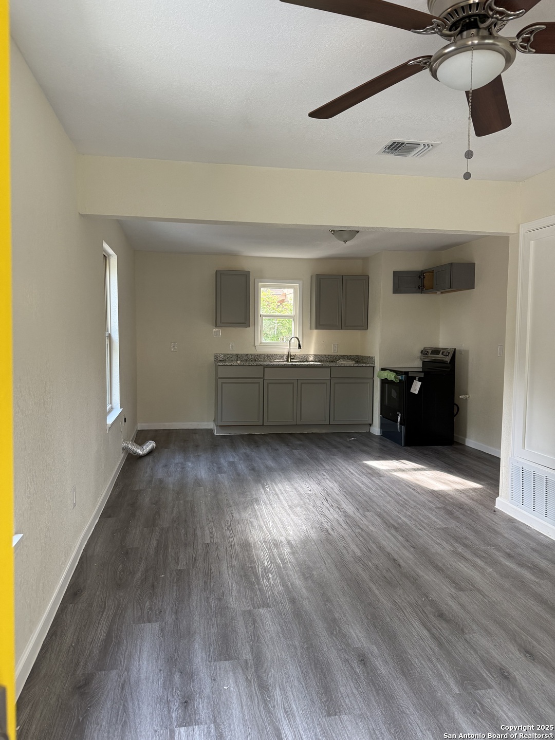 1927 W Mayfield San Antonio TX 78211