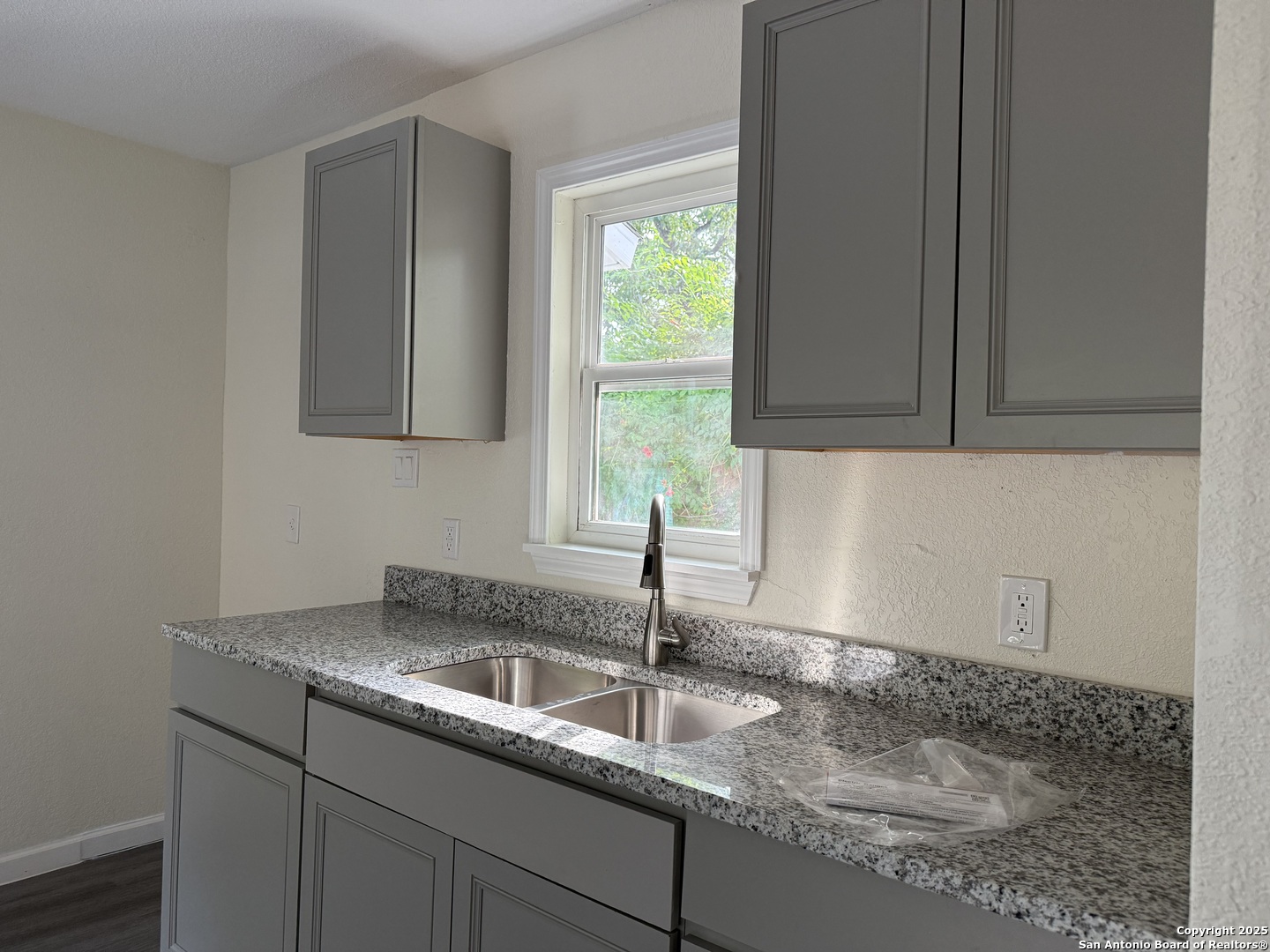 1927 W Mayfield San Antonio TX 78211