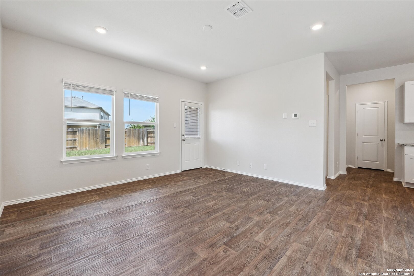 168 Middle Green Loop Floresville TX 78114