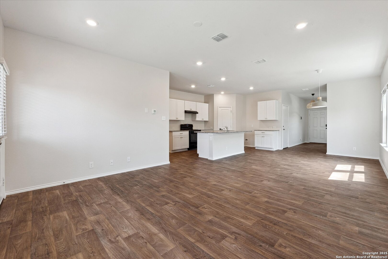 168 Middle Green Loop Floresville TX 78114