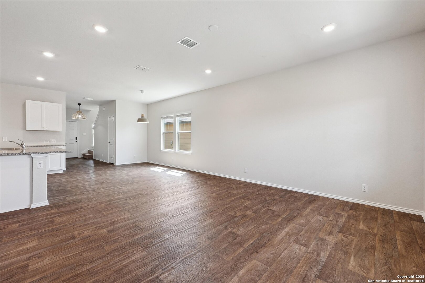 168 Middle Green Loop Floresville TX 78114
