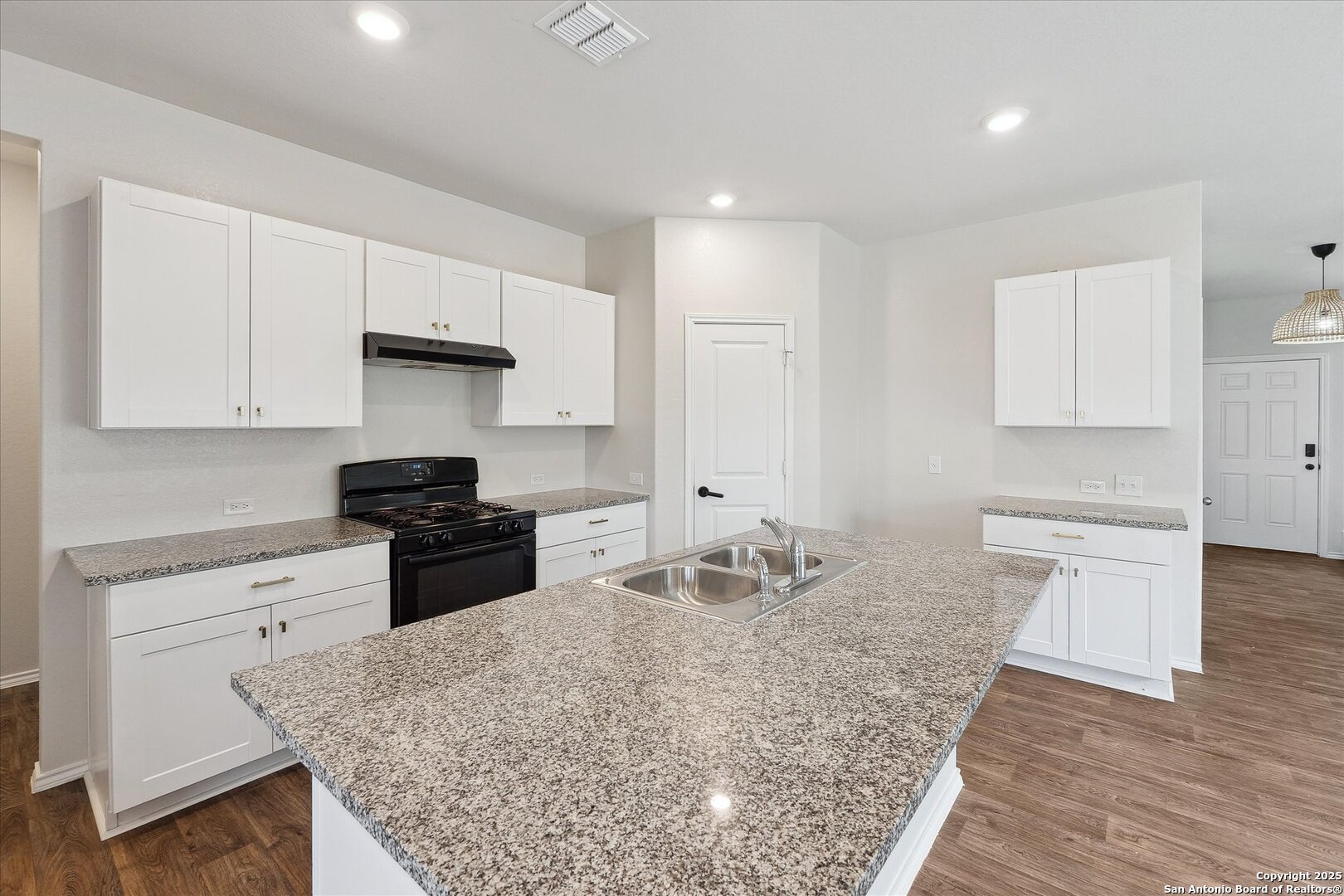 168 Middle Green Loop Floresville TX 78114
