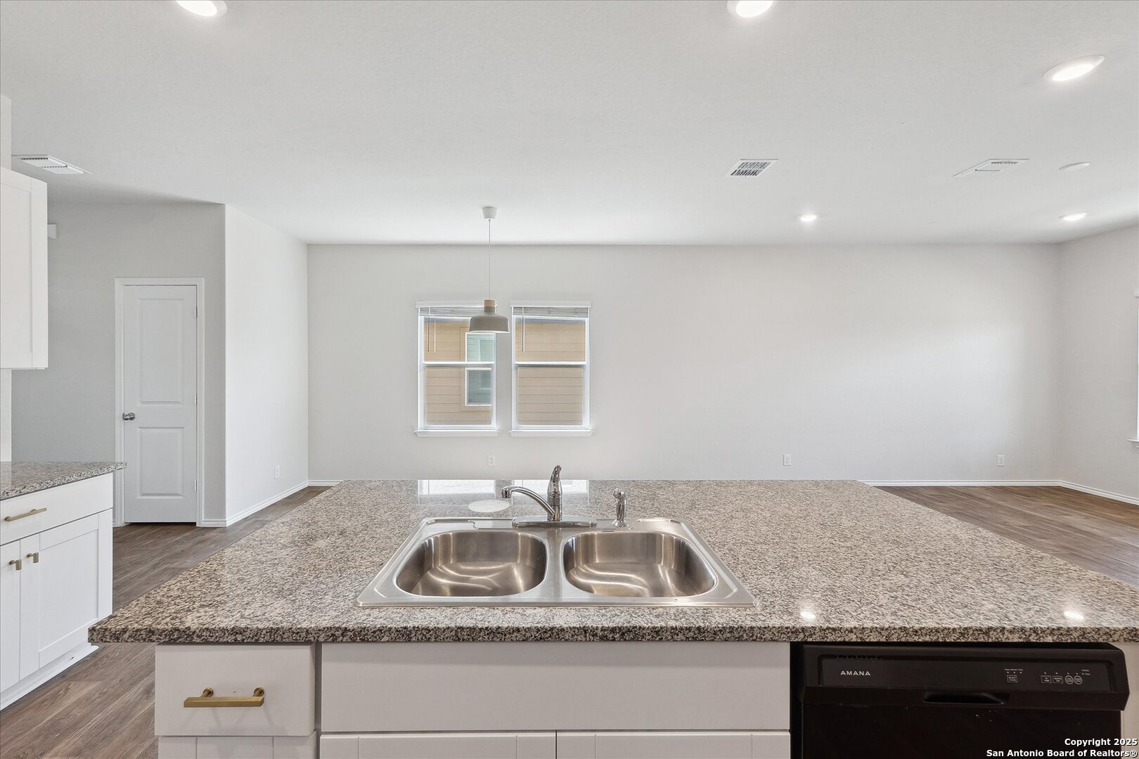 168 Middle Green Loop Floresville TX 78114