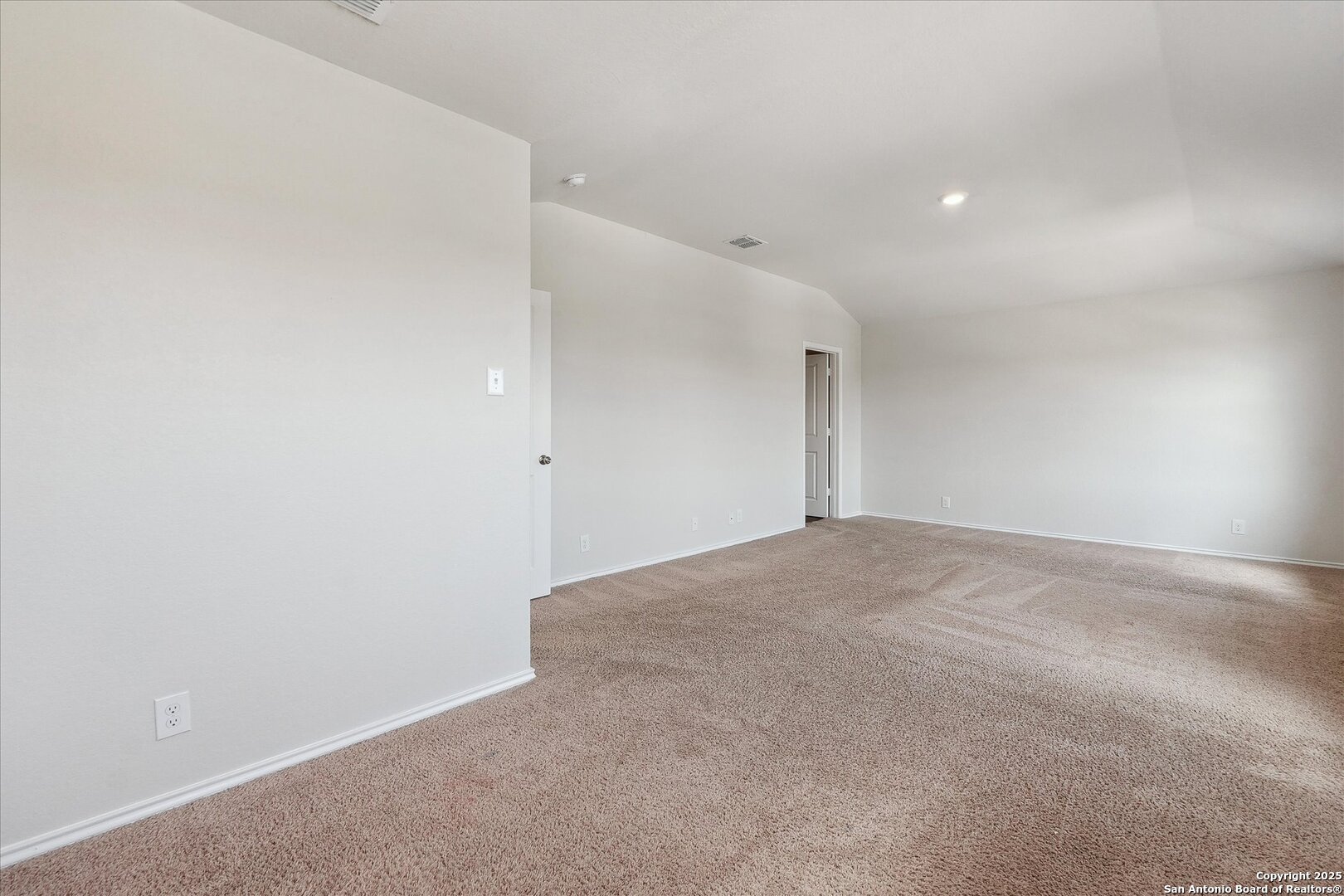 168 Middle Green Loop Floresville TX 78114