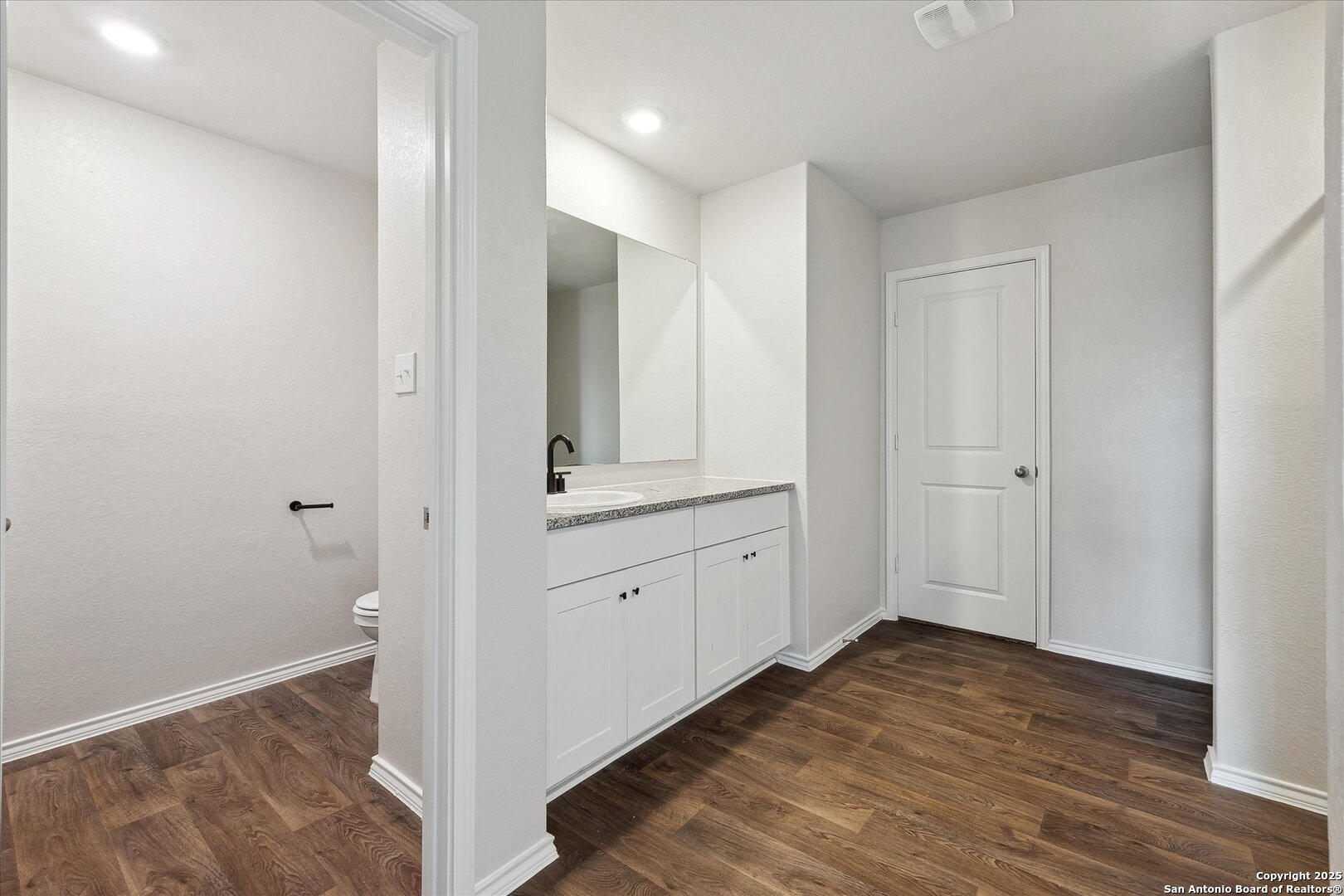 168 Middle Green Loop Floresville TX 78114