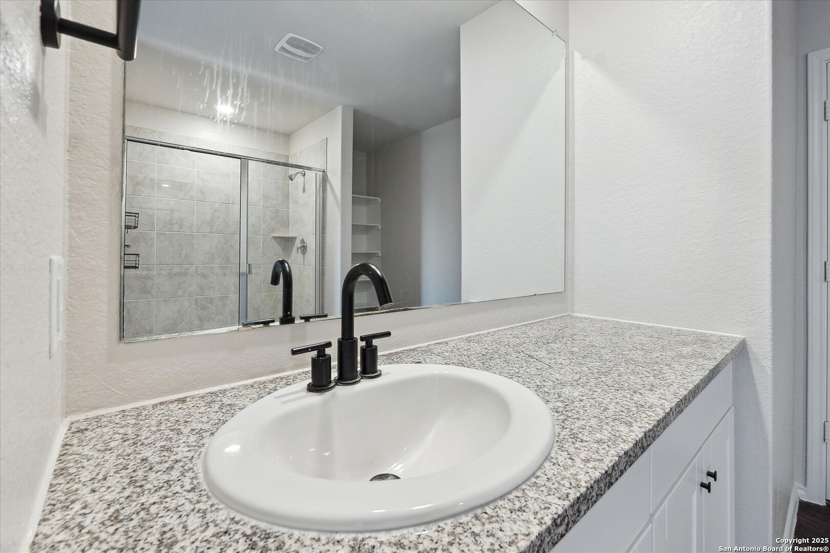 168 Middle Green Loop Floresville TX 78114