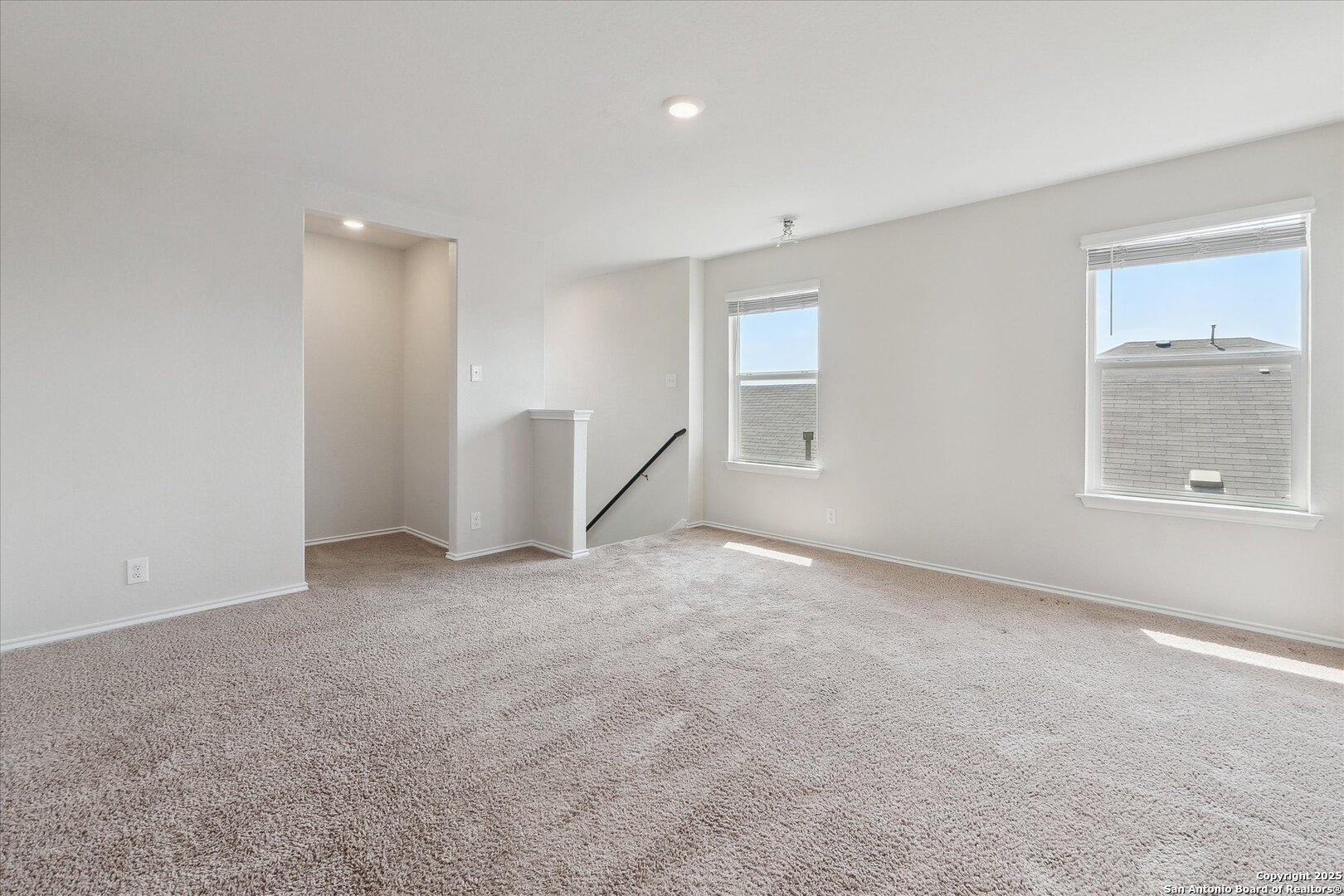 168 Middle Green Loop Floresville TX 78114
