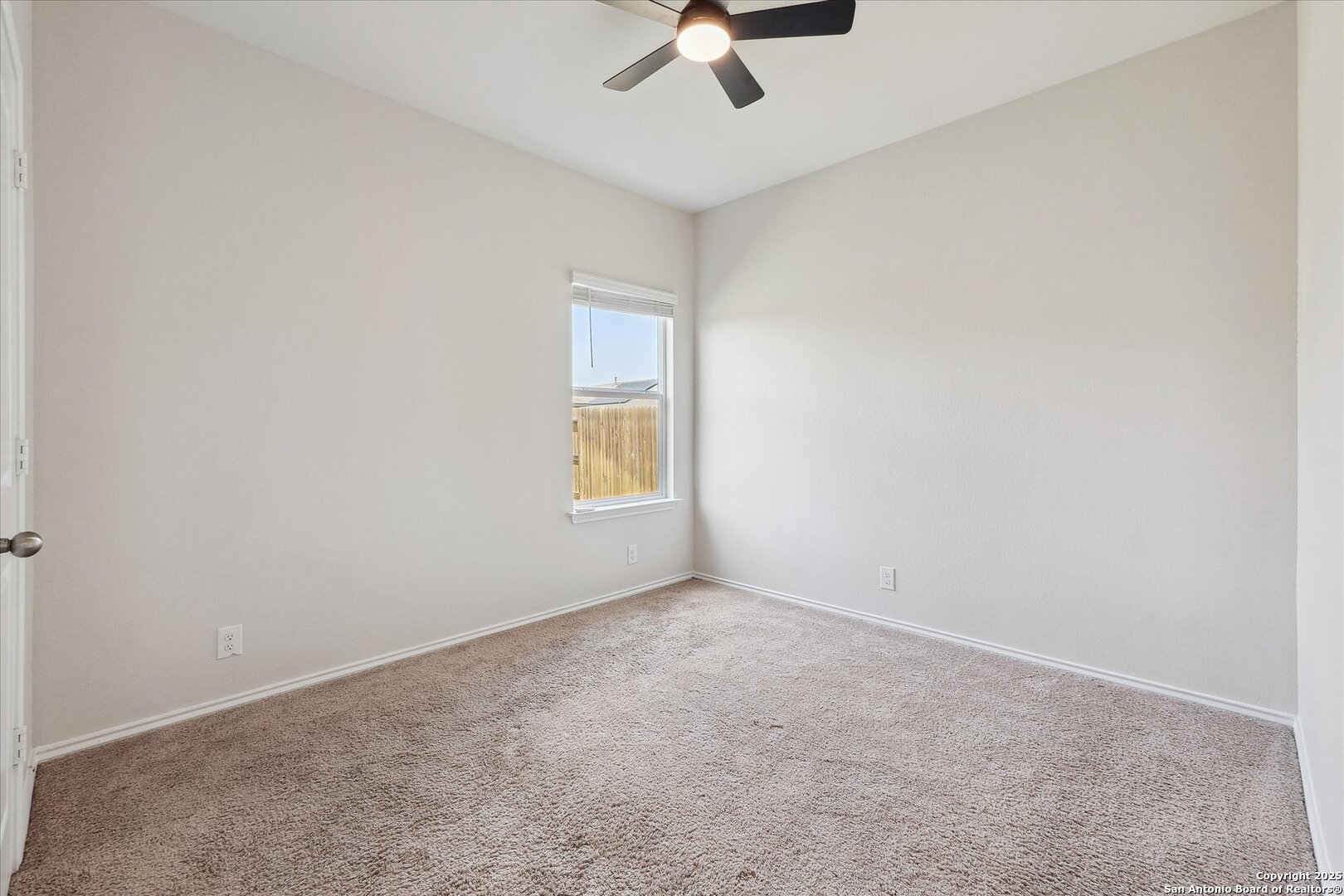 168 Middle Green Loop Floresville TX 78114