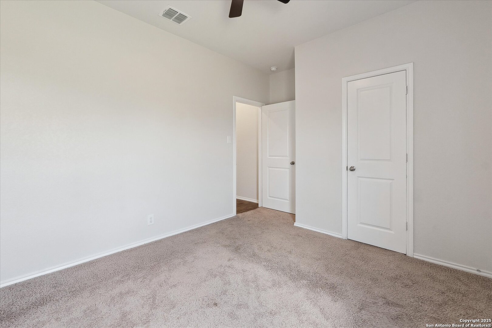 168 Middle Green Loop Floresville TX 78114