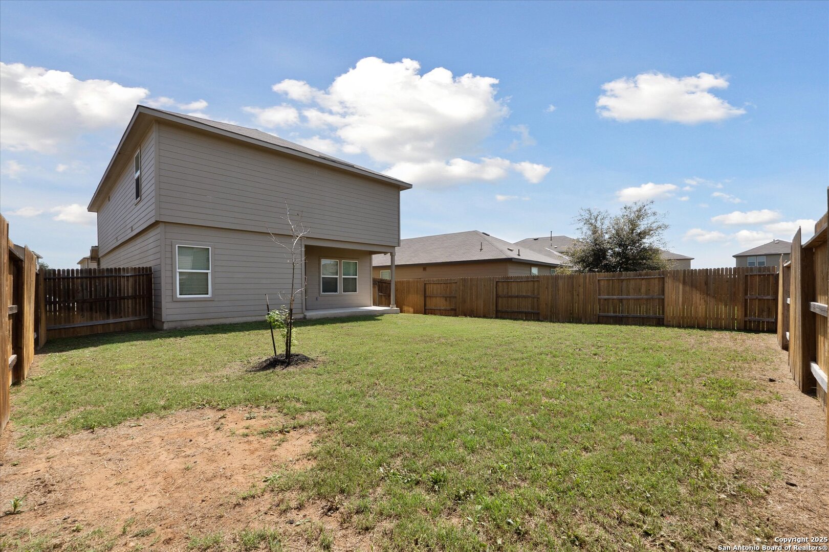 168 Middle Green Loop Floresville TX 78114